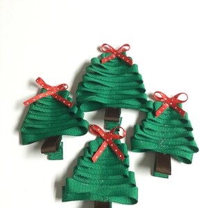 Christmas tree ribbon sculpture hair clip image 3