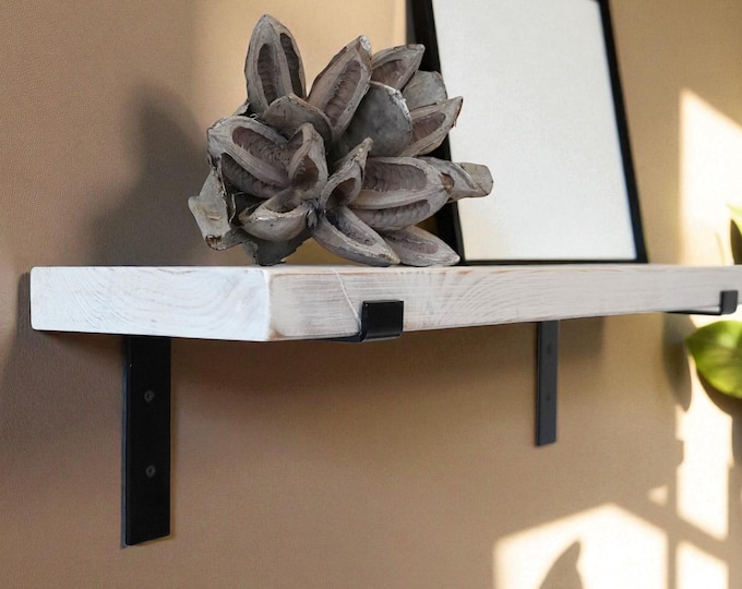 Rustic solid wood wall shelf | 4 cm thick plank | Floating shelf in shabby chic | Handmade in white | 50-100 cm width