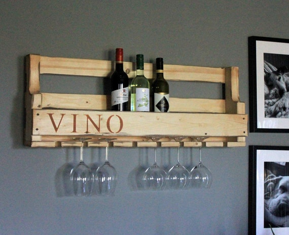 ontspannen bord buik Wijnrek van hout voor aan de muur met glazen houder - Etsy België