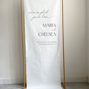 Me alegra que estés aquí Letrero de bienvenida para boda, Decoración rústica de tela para boda, Banner de boda elegante con impresión personalizada, Fondo