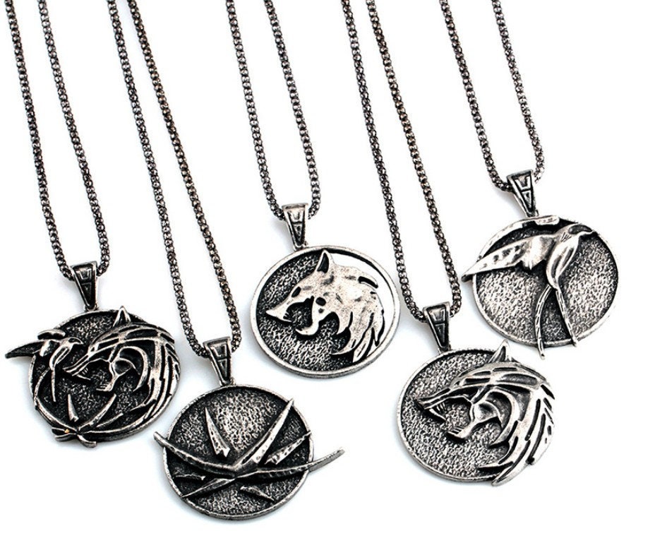 The Witcher Netflix Medallion Wolf 