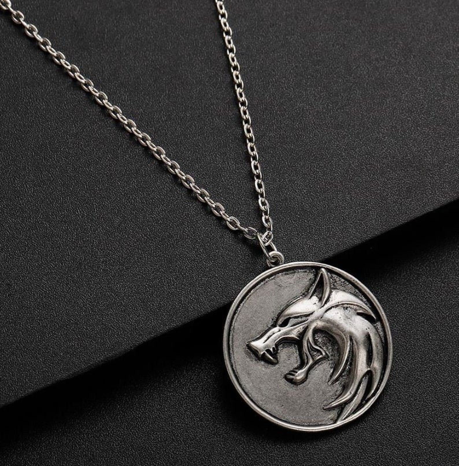 Witcher Wolf Head Medallion Cosplay Geralt Rivia Pendant Necklace Netflix Witcher Wolf Head Medallion Cosplay Geralt Rivia Pendant Necklace Netflix