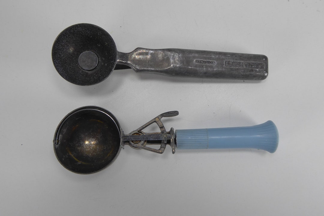 Baskin Robbins Ice Cream Scoop 31 Flavors Aluminum Metal Push Button