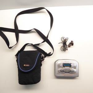Sony Walkman WM-FX494 Kassettspelare AM-FM Väder med Klipsch-hörlurar och mjukt fodral bild 1