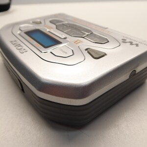 Sony Walkman WM-FX494 Kassettspelare AM-FM Väder med Klipsch-hörlurar och mjukt fodral bild 8