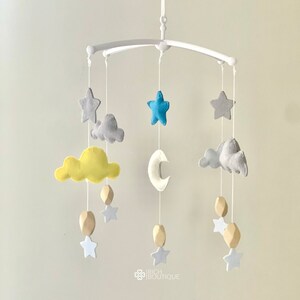 STARRY NIGHT nursery mobile// Night sky baby mobile, Neutral baby shower gift, Neutral baby mobile, Felt baby mobile, Baby room decor