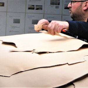 2/3 oz. Veg-tanned natural tooling leather