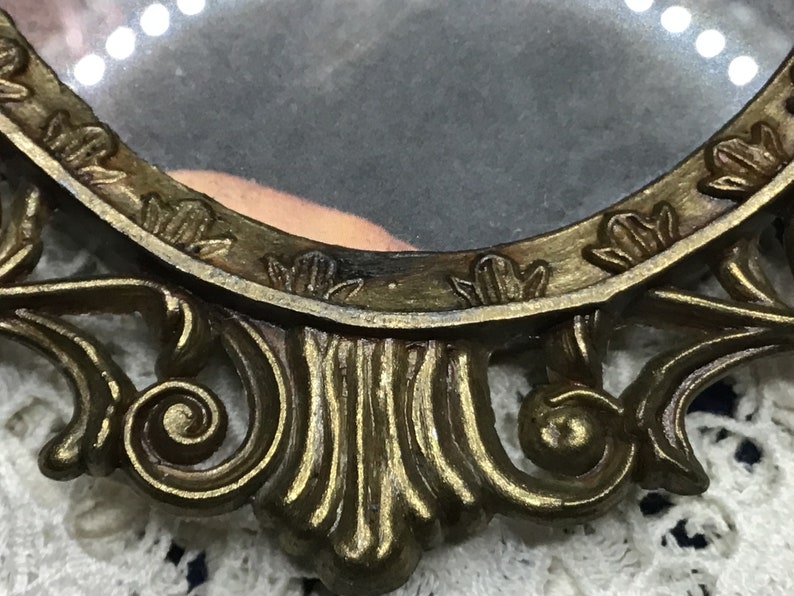 Vintage Oval Filigree Metal Framed Wall Decor Mona Lisa Vintage Oval Filigree Metal Framed Wall Decor Mona Lisa