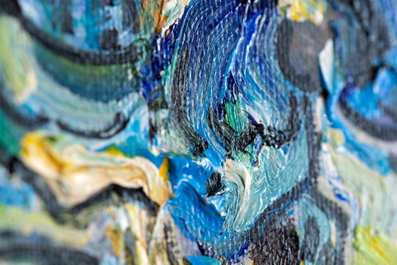 黄色の背景を背景にしたアイリスの花瓶を描いたゴッホの絵画