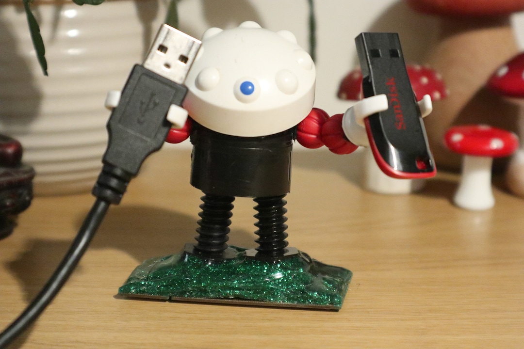 Computer Geek Robot Sculpture - A Perfect Gift for Nerds and Sci-fi ...