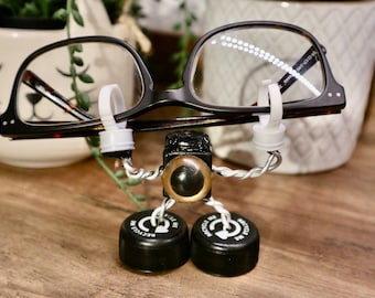 Sustainable Junk Art Robot - Eco Friendly Gift for Tech Lovers: Blinky 2.0