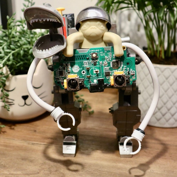 Computer Geek Roboter Skulptur - Ein perfektes Geschenk für Nerds und Sci-Fi Liebhaber aus recycelten Tech-Teilen! Roboter: Mops Bot