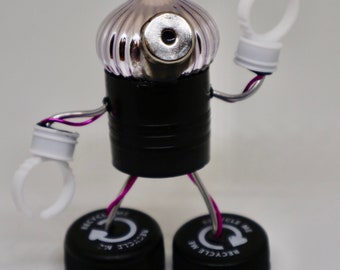 Sustainable Junk Art Robot - Eco Friendly Gift for Tech Lovers: Onion