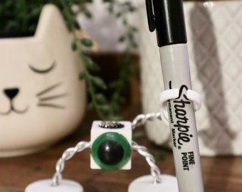 Sustainable Junk Art Robot Eco Friendly Gift for Tech Lovers: Handy 2.0