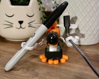 Sustainable Junk Art Robot - Eco Friendly Gift for Tech Lovers: Whirligig