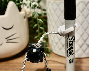 Recycled Tech Parts Robot Sculpture – Geek Desk Decor: Handy 6.0