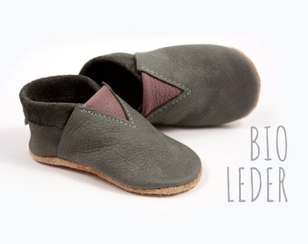 Bio Leder Krabbelschuhe minifußBio887, Hausschuhe für Kleinkinder, Babyschuhe aus weichem, pflanzlich gegerbtem Leder für süße Minifüßchen.