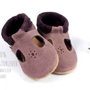 Bio Leder Krabbelschuhe minifußBio707 mit T-Riemen u. Stanzmuster. Sandale für Minifüßchen. Babyschuhe und Kleinkinderschuhe für den Sommer.