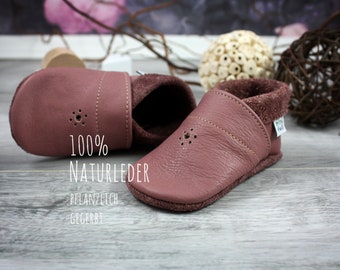 Kruipschoenen van biologisch leer minifußBio712 met een schattig geperforeerd patroon, eenvoudig en chic voor minivoetjes. Baby- en peuterschoenen.