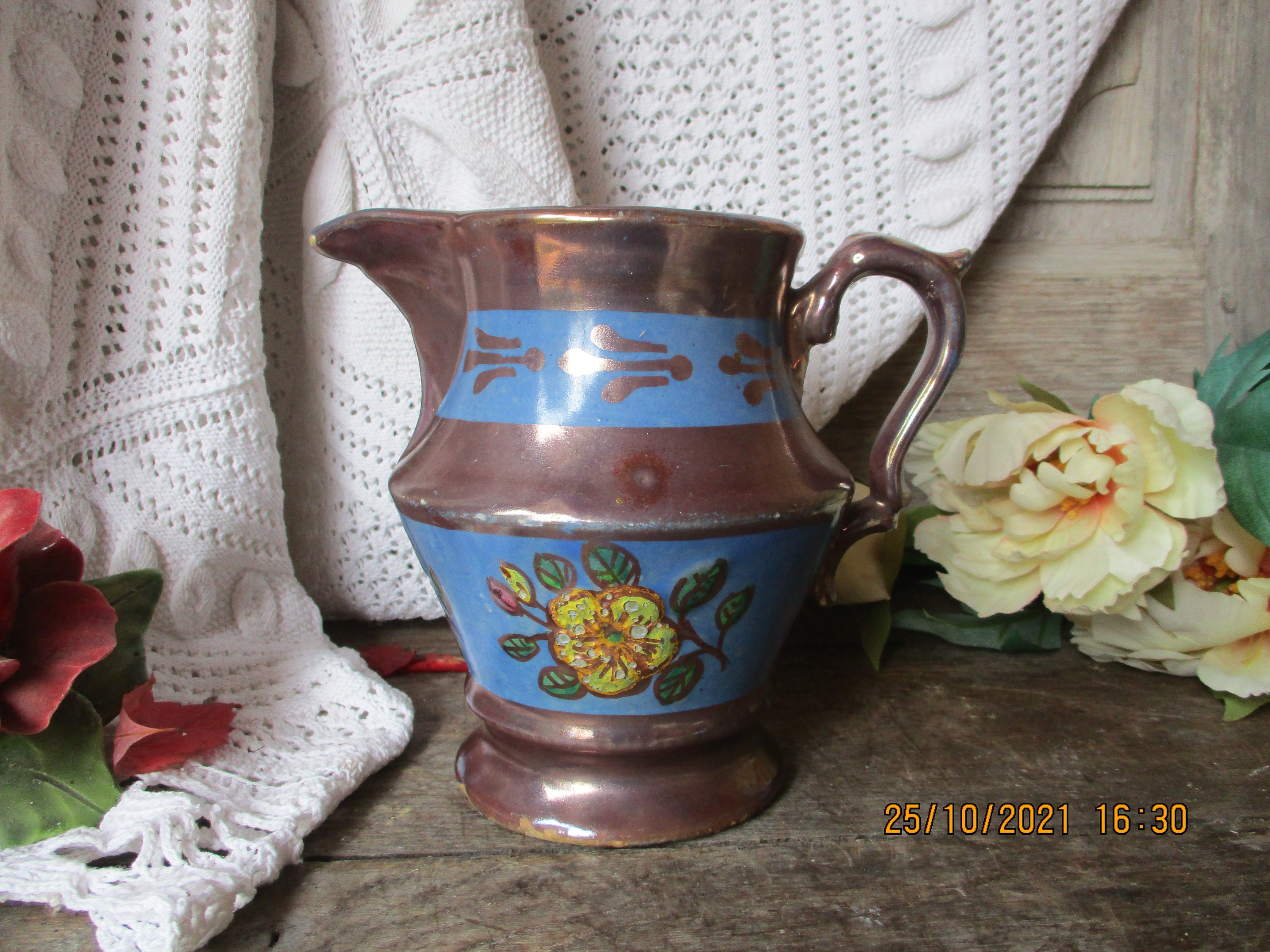 Pitcher Antique en Faïence Jersey avec Des Fleurs Roses et Jaunes