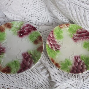 2 Antiques MAJOLICA PLATES Bunches of dark red grapes 1900 Onnaing