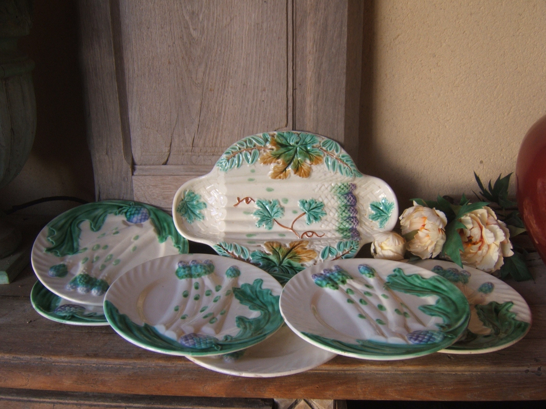 Rare Ensemble Français Majolica Vintage Asperges 6 Plate et Server de Manufactory Salins