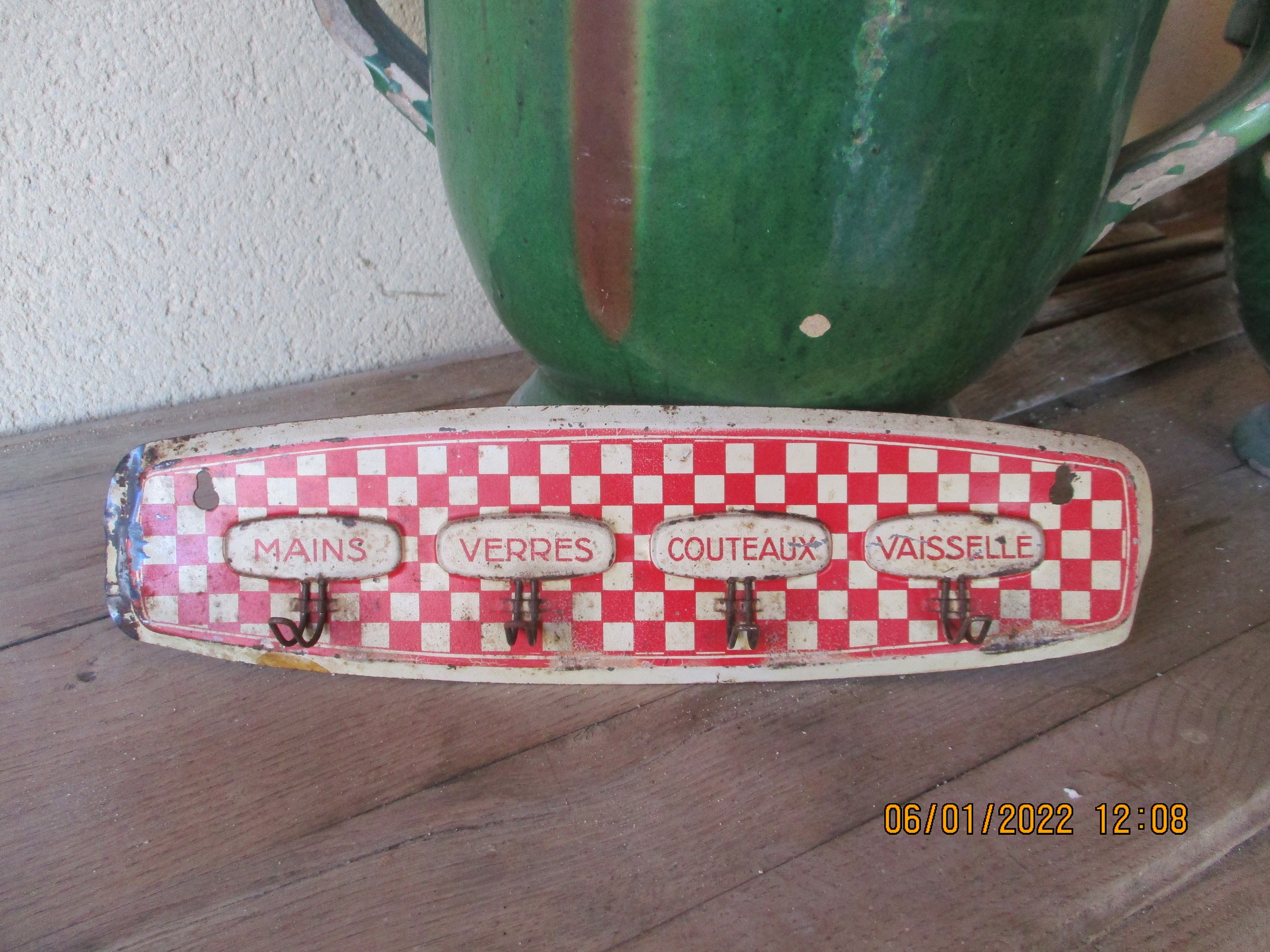 Ancien Vintage Peint en Toleware Porte-Serviettes de Cuisine. Lustucru Checkered Checks Circa 1940