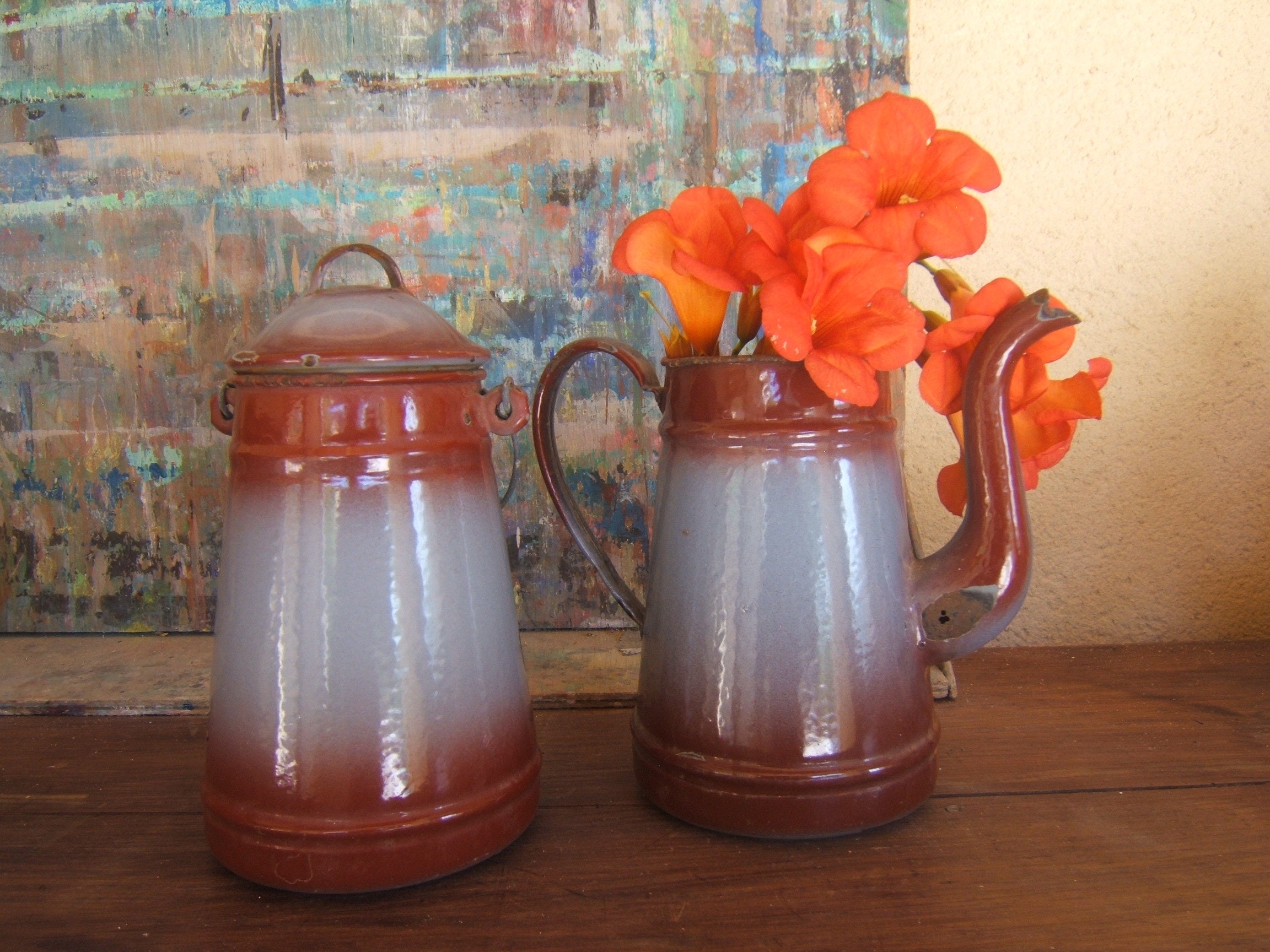 Français Enamelware Brocante Carafe Enamel Coffee Pot et Milk Jug Brown Dégradé Gris Ca 1930