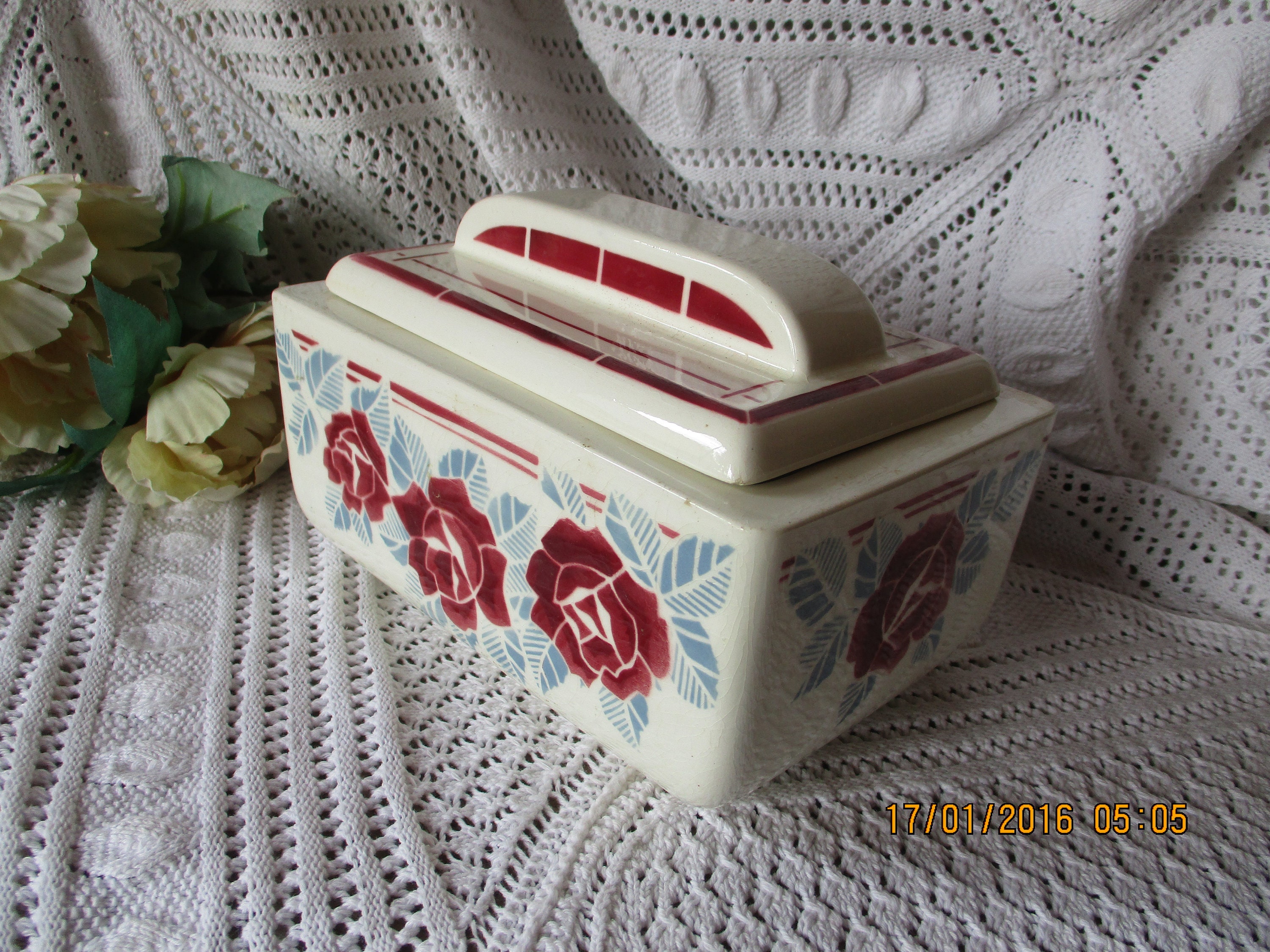 Rare Art Déco Cookie Box en Français Faïence. Décor de Roses Signées Lunéville Vers 1930