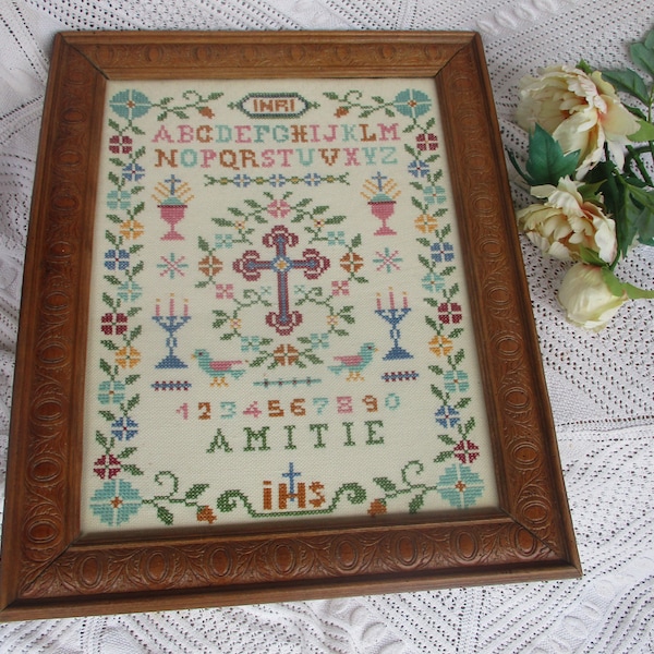 vintage Français SAMPLER sous verre Point de Croix Lettres et Motifs ALPHABET Toile Avec cadre en bois