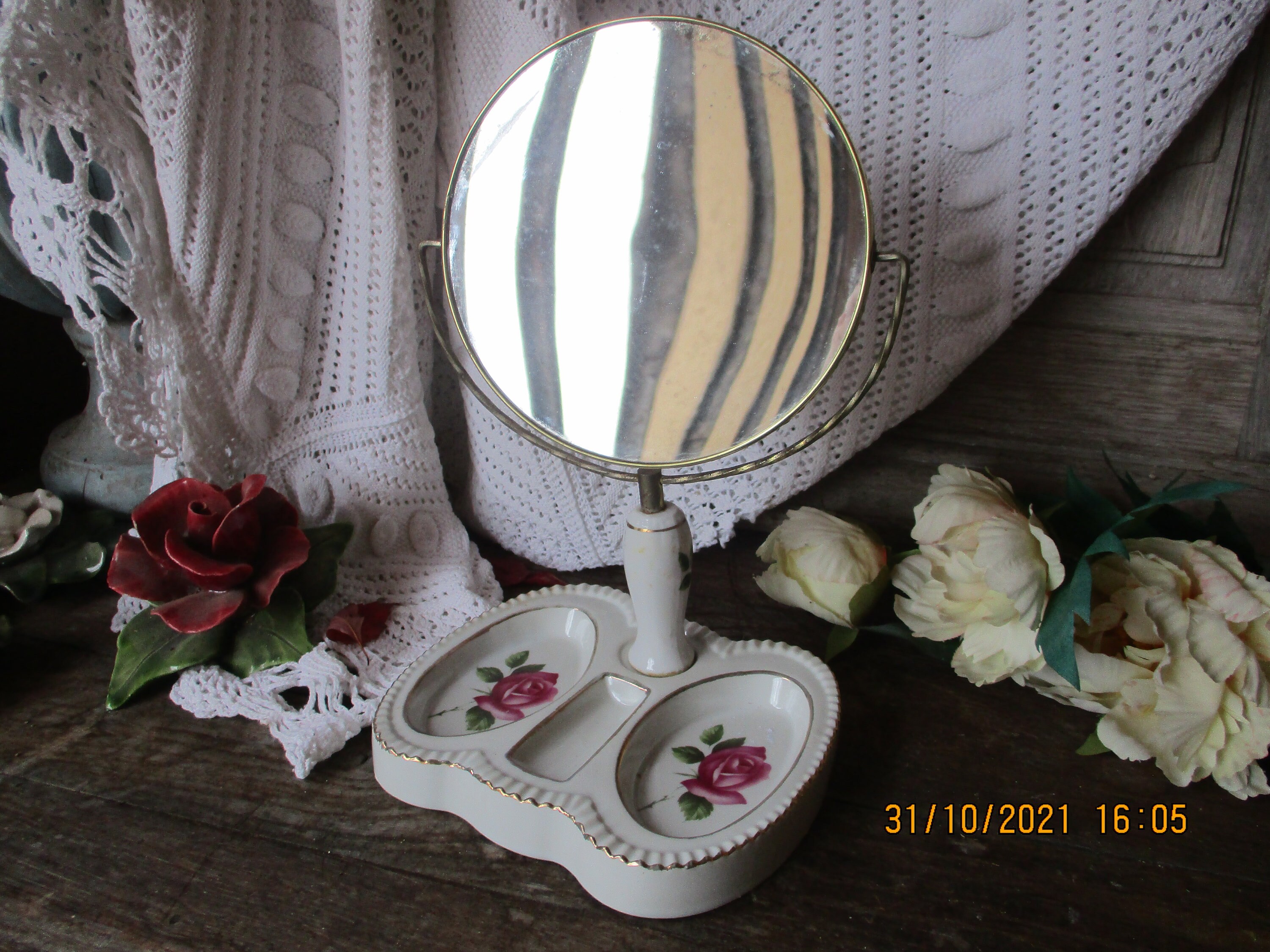 Charmant Compartiment de Rangement Vintage. Base en Porcelaine Double Face avec Roses Miroir Grossis