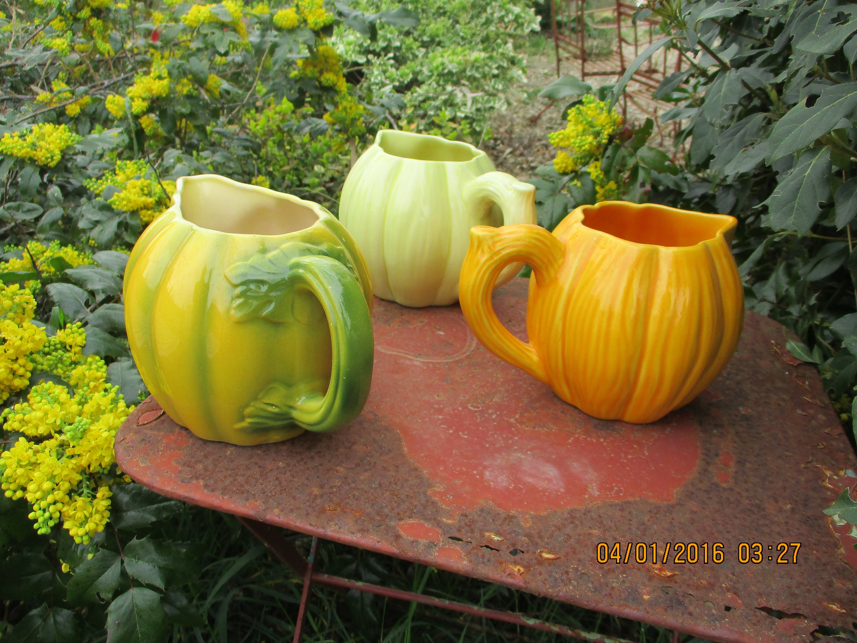 Superbe Français Set 3 Majolica Vert, Jaune, Vert Jug Pitchers Melon Signé Saint Clément France, Pl 