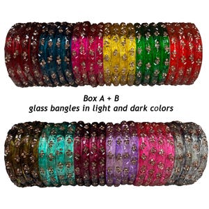 Puede incluir: Una taza de cerámica blanca con un asa negra y el texto "But First, Coffee" en negro y negrita. La taza está sobre una superficie de madera. La taza mide aproximadamente 10 cm de alto.