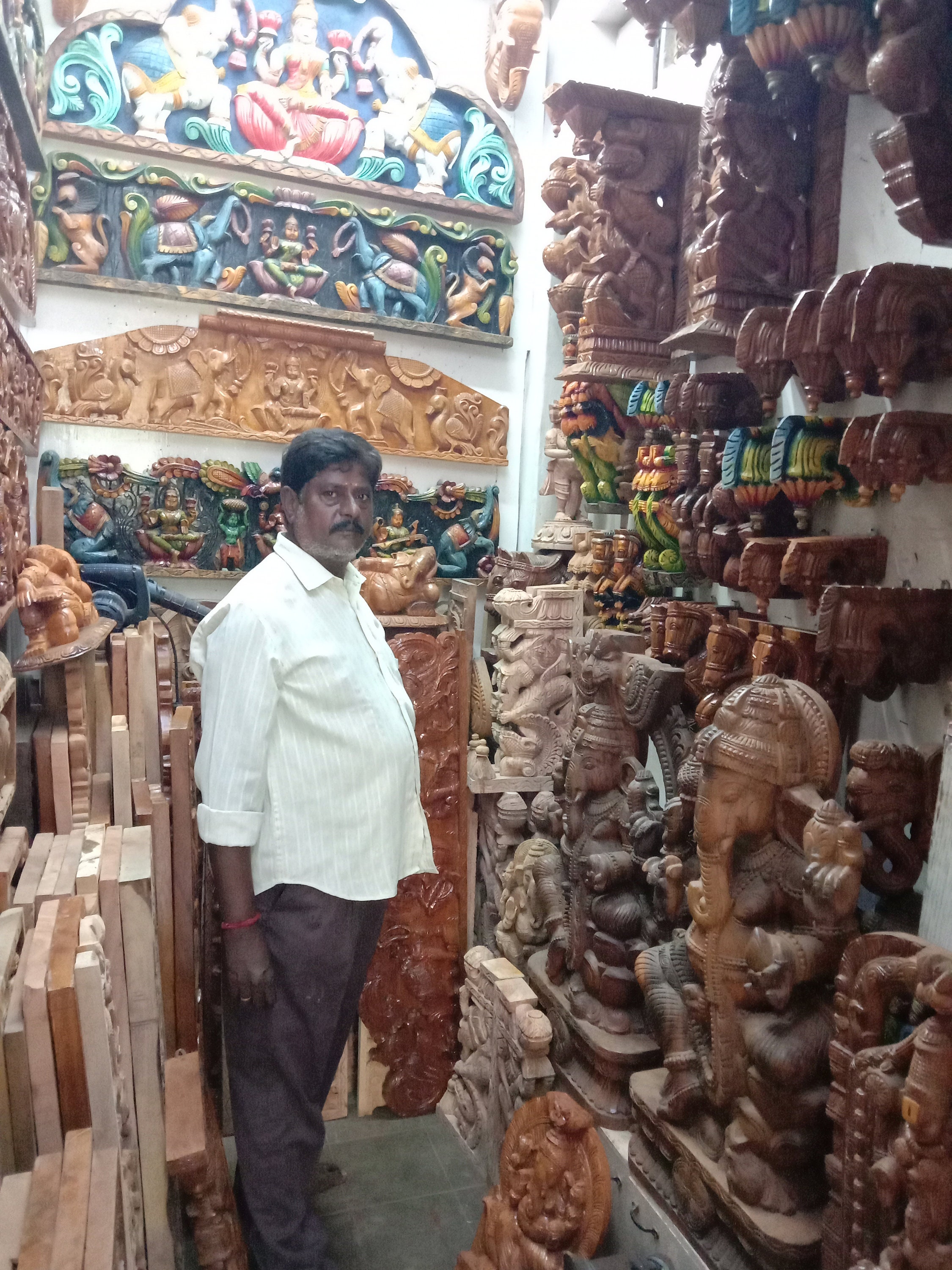 K*i様 ヴィンテージ 手彫り 木製 盾 セット カレッジ・ユニバーシティシリー Handmade Yali Wooden Wall Brackets: Intricate South Indian Decor