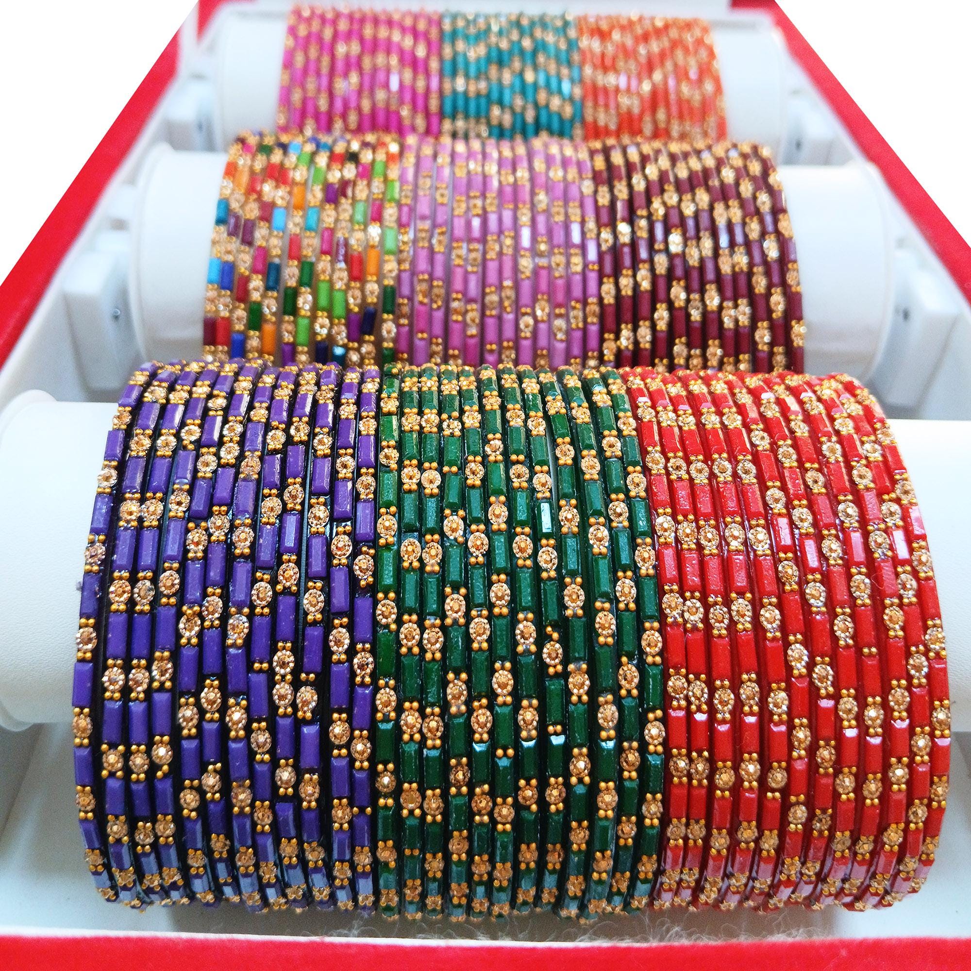 Set Di 24 Bracciali Bangle Indiani Touchstone - Collezione Colorata In Lega Metallica Con Finitura Oro Antico, Regalo Donna