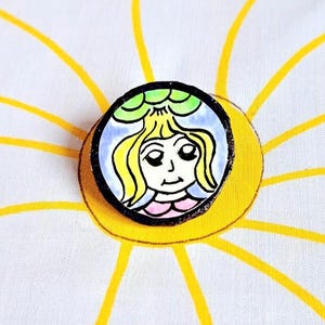 Broche "Clémentree" badge dessin upcycling carton artisanat fait main art
