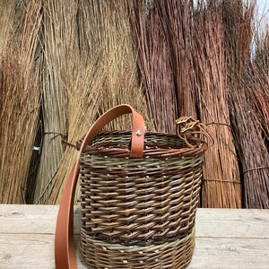 Benchoona Willow Bicycle Basket with caramel leather buckles and shoulder strap w/gold hardware Lifetime gift 100% Natural image 4