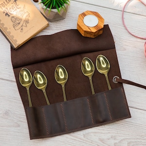 Rollo de cuchara de cuero, Rollo de cubiertos de cuero, Porta cubiertos personalizado, Bolsa para utensilios de cuero, Porta cubiertos de cuero, Rollo de cubiertos