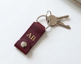 Leather keychain with engraved, Monogrammed leather keychain, Leather keychain for women, Personalized keyring, Keychain with initials