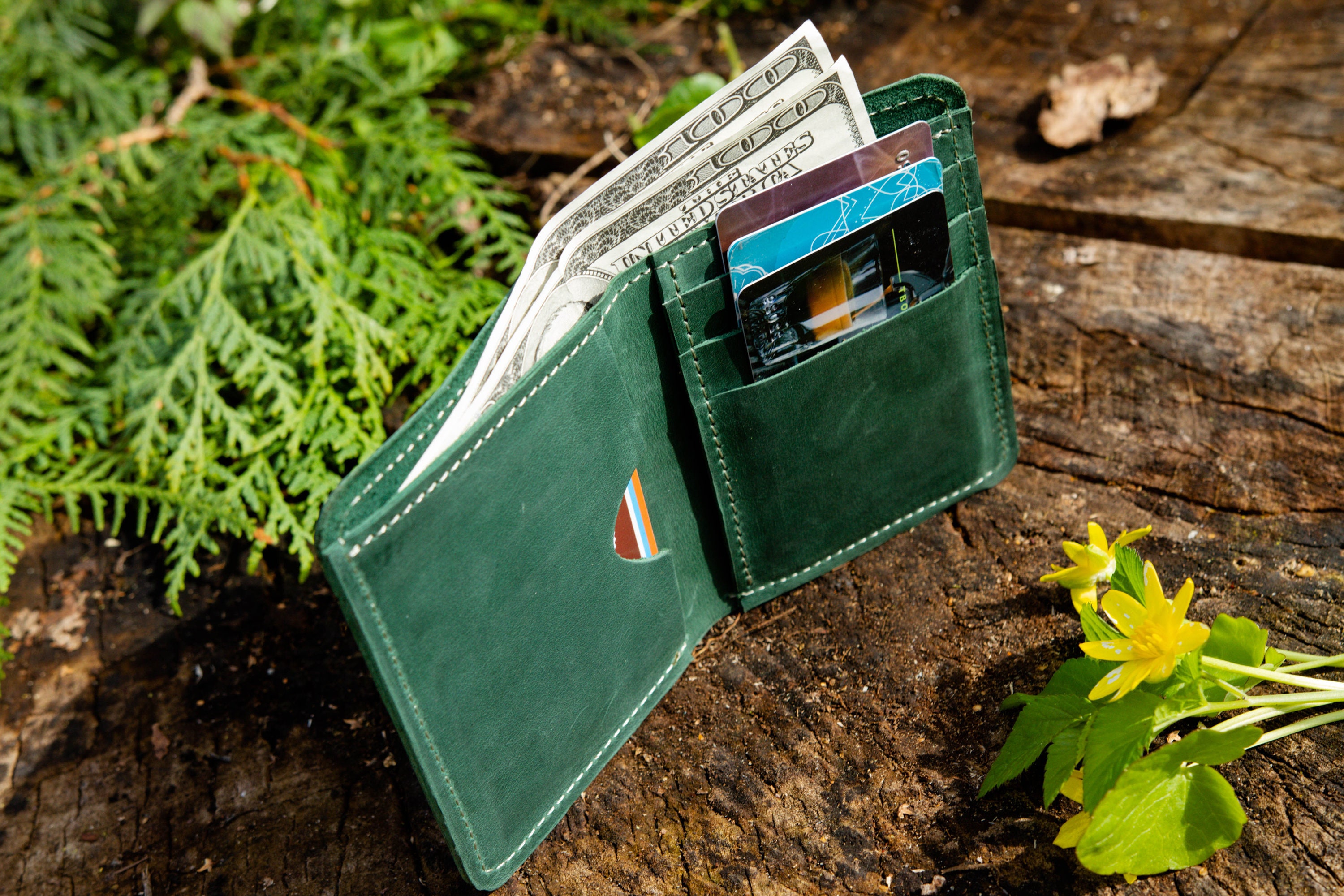 【未使用】women wallet　女性用二つ折り財布　ハンドメイド 女性用レザー二つ折り財布、グリーンレディース財布、エメラルド財布