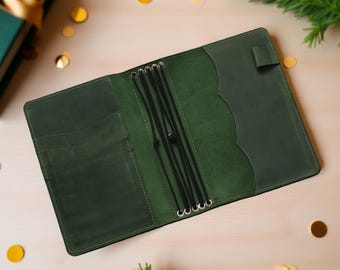 Travelers notebook cover a5, Green leather journal cover, A5 notebook cover with pen holder, A4 notebook cover with elastic strings