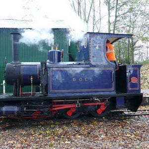 La locomotora de vapor OO9/009 Andrew Barclay Doll se adapta al chasis Kato 11-109.