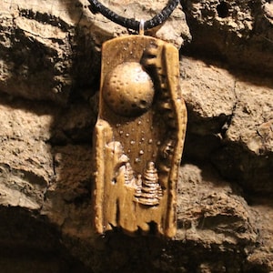 Pendentif nature en bois lune et forêt - Collier céleste - Cadeau pour amoureux de la nature