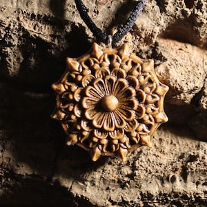 Pendentif fleur en bois, collier floral
