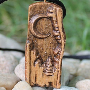 Pendentif en bois croissant de lune
