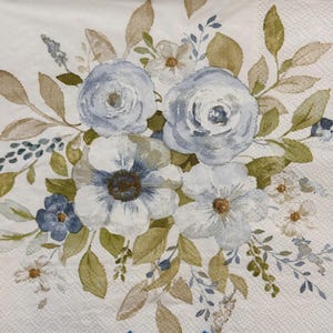 Serviette en papier à fleurs bleue et blanche pour décoration, élégant bouquet de roses avec feuilles vertes, style shabby chic pour mariage ou décoration printanière 13 pouces