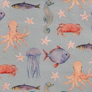 Servilleta de papel de criaturas marinas para decoupage con peces, medusas, pulpos, caballitos de mar, cangrejos y estrellas de mar — Papel de seda artesanal con temática de océano y mar de 25 cm