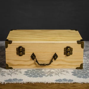 9.5&#39;&#39; Unfinished Wooden Craft Box, Decoupage Storage Chest, DIY Wood Keepsake Box, Large Plain Wood Box with Handle, Art Supply Organizer