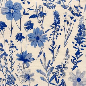 Serviette en papier bleue et blanche avec motif botanique prairie de fleurs sauvages pour découpage Scrapbooking fabrication de cartes Projets floraux de printemps à faire soi-même 13 pouces