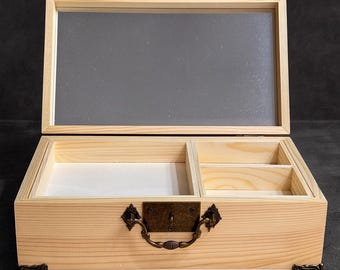 ヴィンテージの小さなデコパージュパピエマシェ段ボール製3段収納